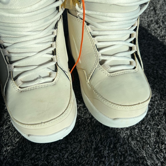 ThirtyTwo Lashed Snowboard Boots (Size 6.5, Recommend for 6) - Picture 6 of 15